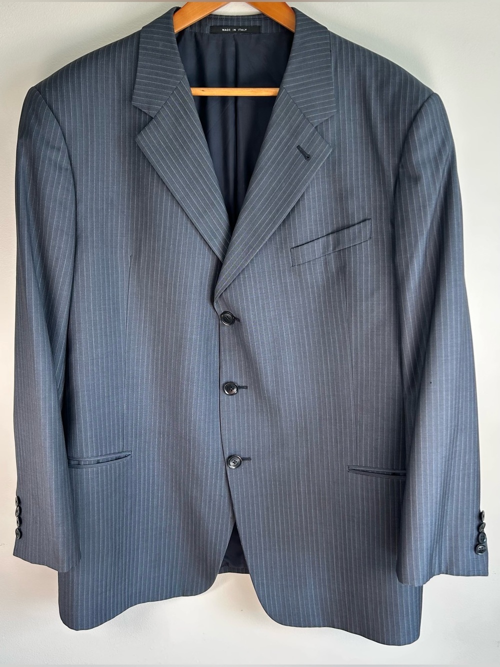 Armani Collezioni Men's Blazer Sport Coat Size 48R Blue Pin Stripes Wool Italy